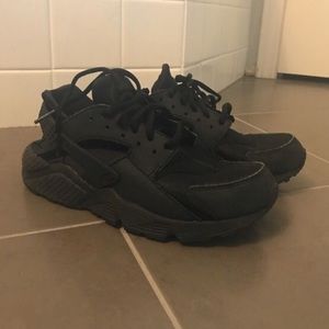 ‼️Women’s 9 Huaraches Black‼️